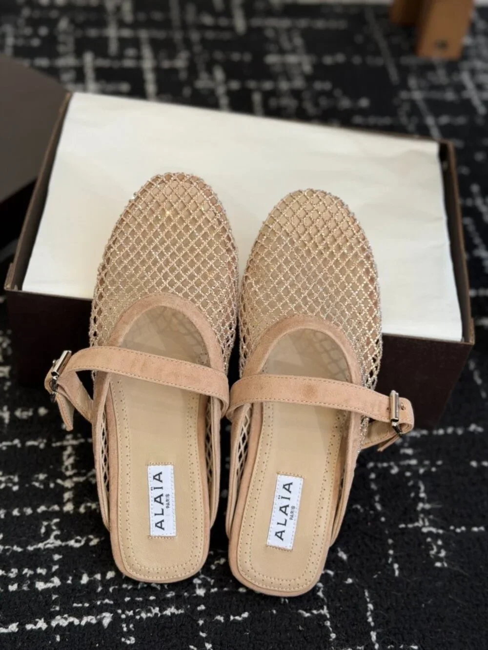 ALAÏA style Elegant Woven Flat Mules